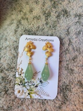 Artistic Creations Gold Ginkgo Leaf Drop Earrings w/ Green Teardrop NWT 1.75”